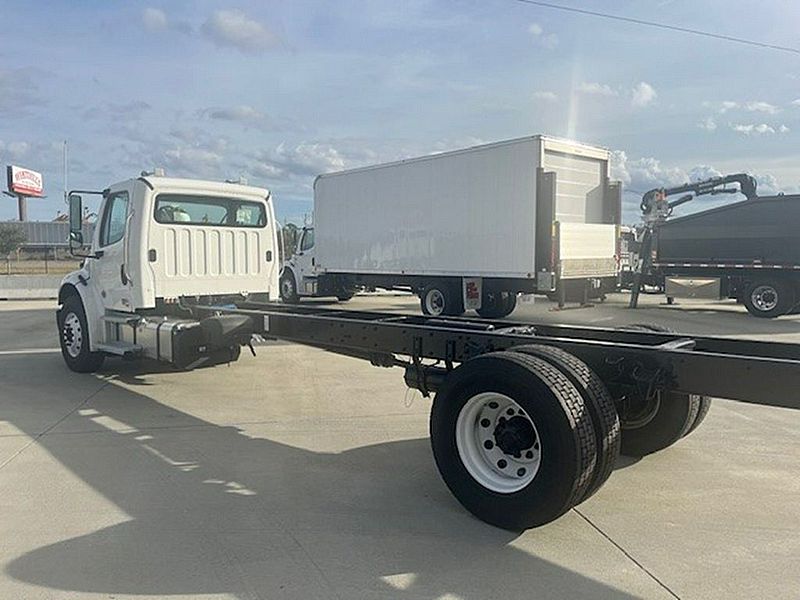 2025 Freightliner M2 106