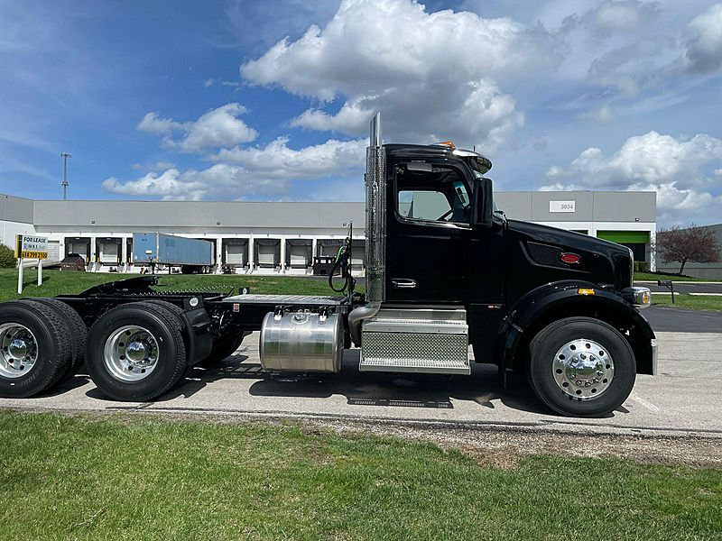 2027 Peterbilt 567