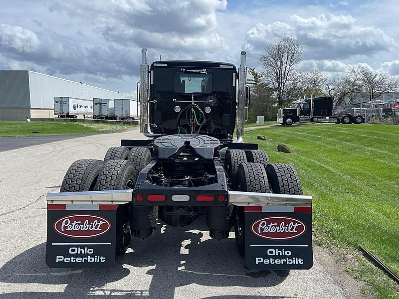 2027 Peterbilt 567