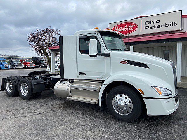 2027 Peterbilt 579