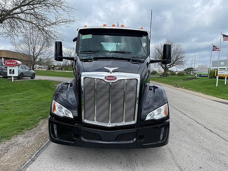 2027 Peterbilt 579