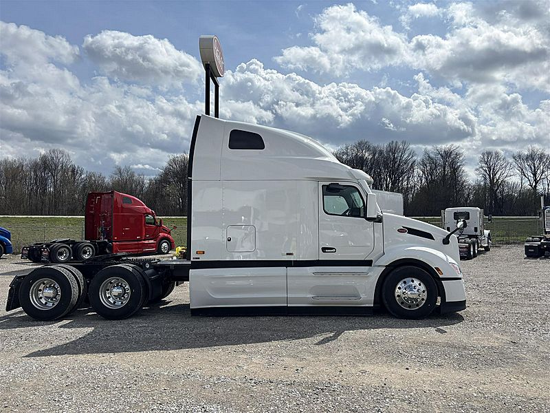 2027 Peterbilt 579