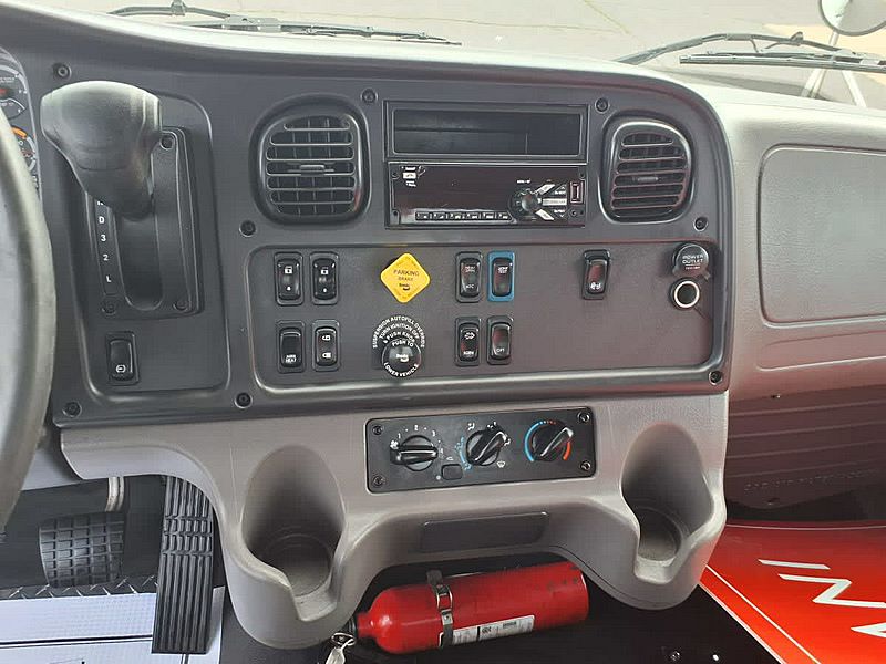 2021 Freightliner M2 106