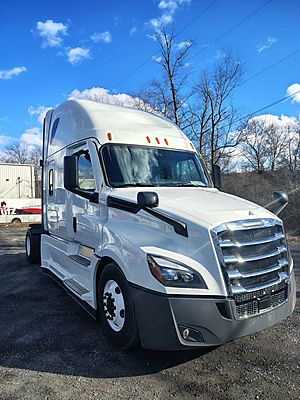 2022 Freightliner Cascadia - Sleeper Truck
