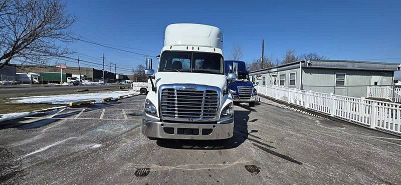 2019 Freightliner CASCADIA 113