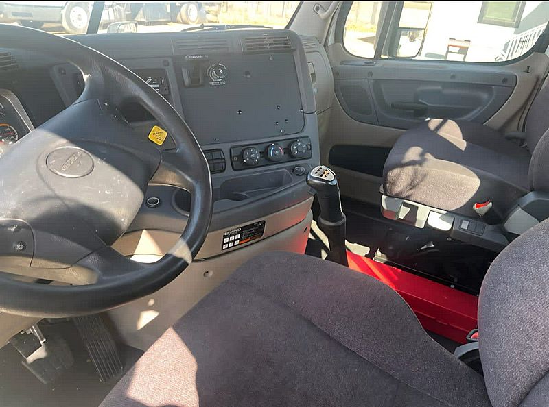 2019 Freightliner CASCADIA 113
