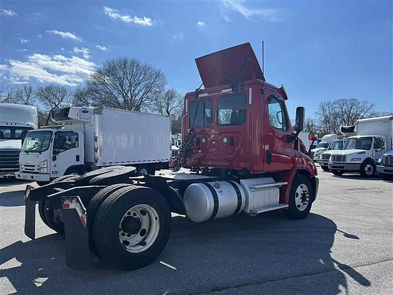 2019 Freightliner CASCADIA 113