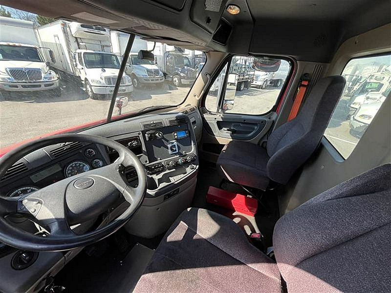 2019 Freightliner CASCADIA 113