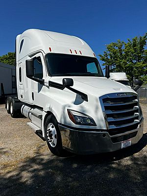 2020 Freightliner Cascadia - Sleeper Truck