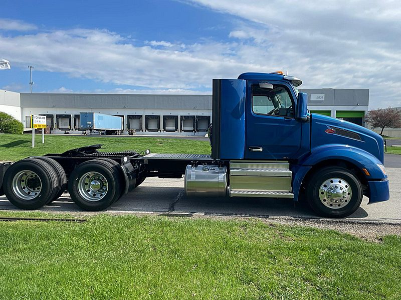 2027 Peterbilt 579