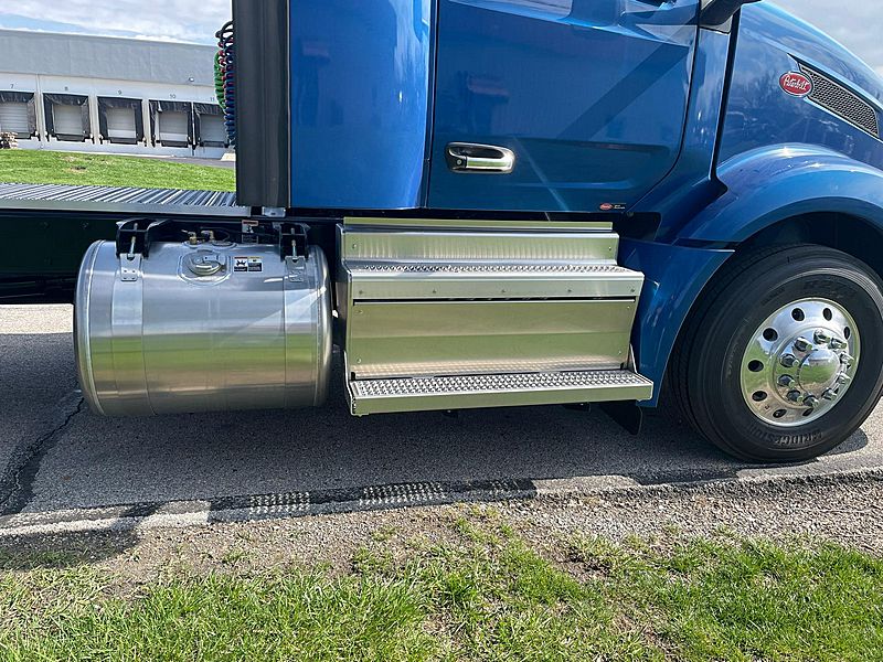 2027 Peterbilt 579