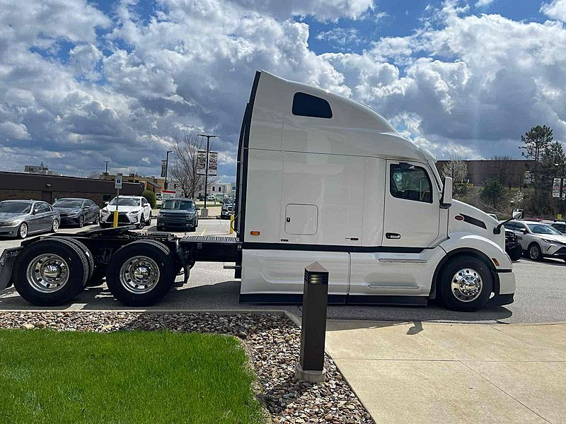 2027 Peterbilt 579
