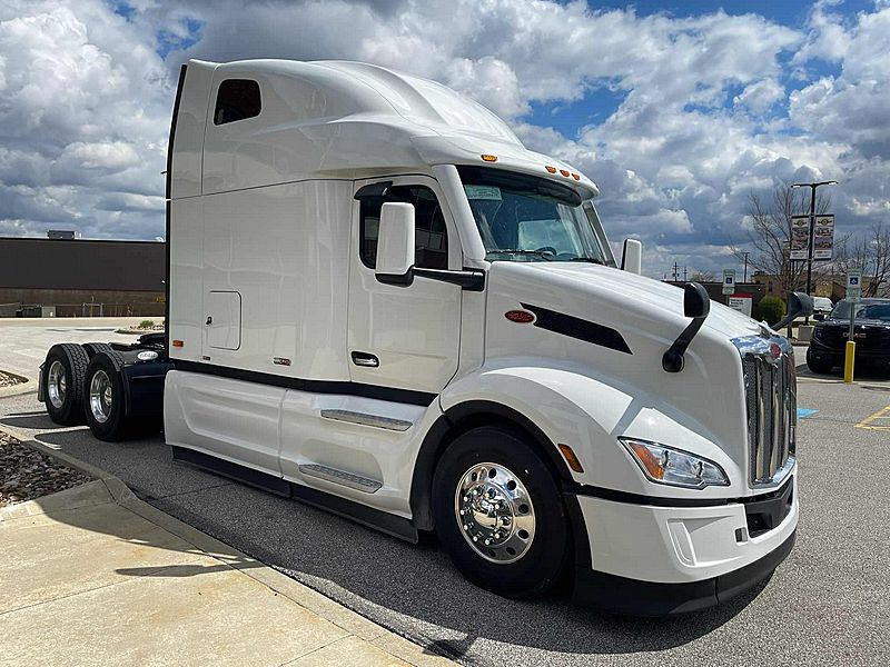 2027 Peterbilt 579