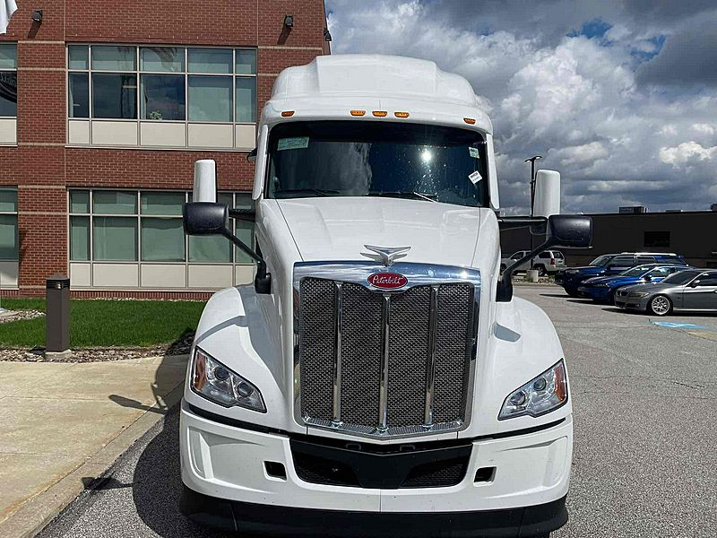 2027 Peterbilt 579