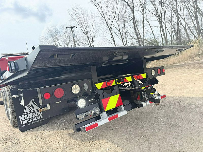 2025 Peterbilt 567