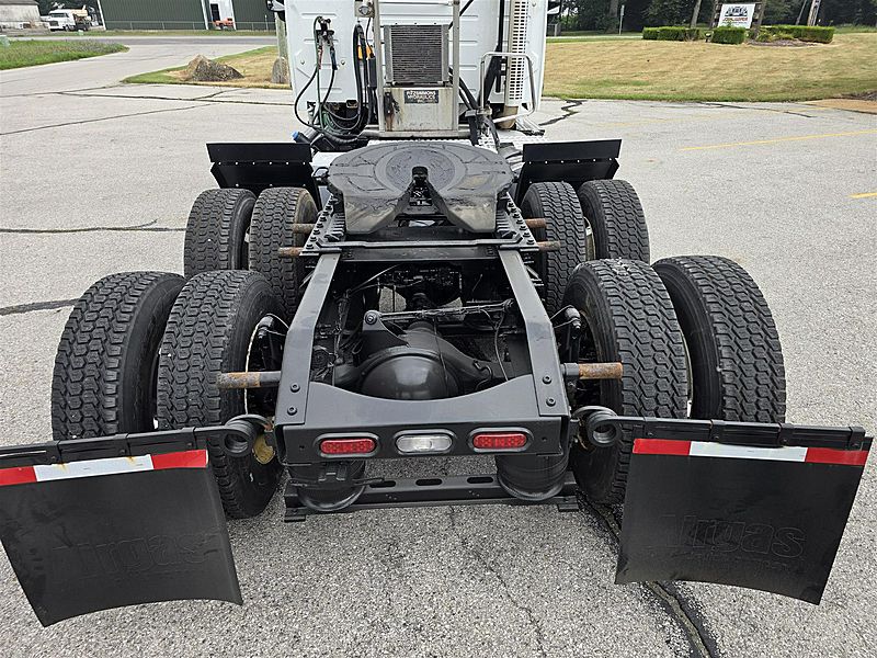 2016 Volvo VNL64T