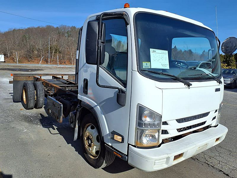 2017 Isuzu NRR