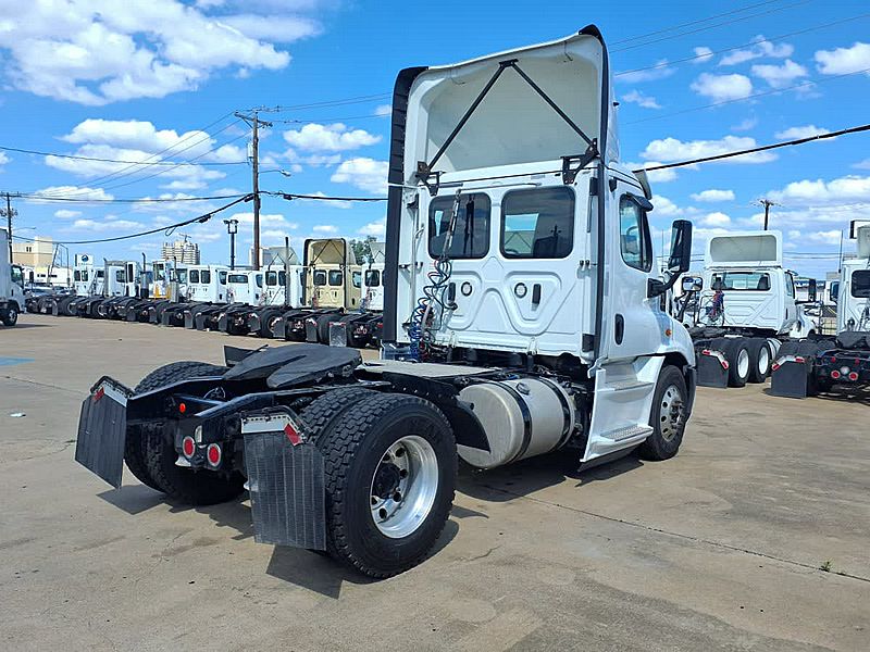 2019 Freightliner CASCADIA 113