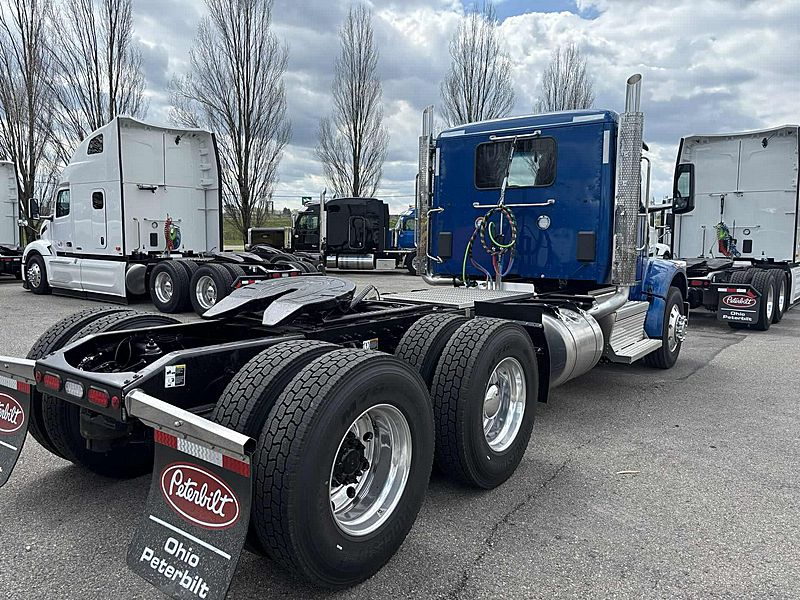 2027 Peterbilt 567