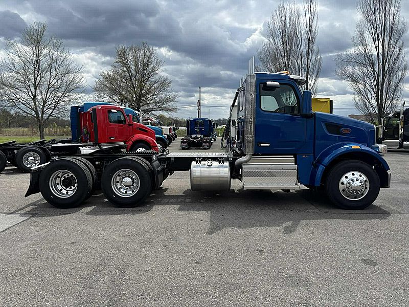 2027 Peterbilt 567