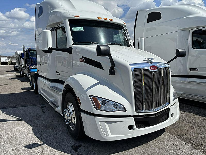 2027 Peterbilt 579