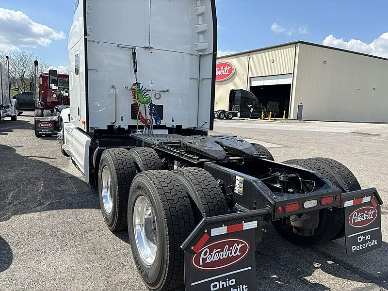 2027 Peterbilt 579