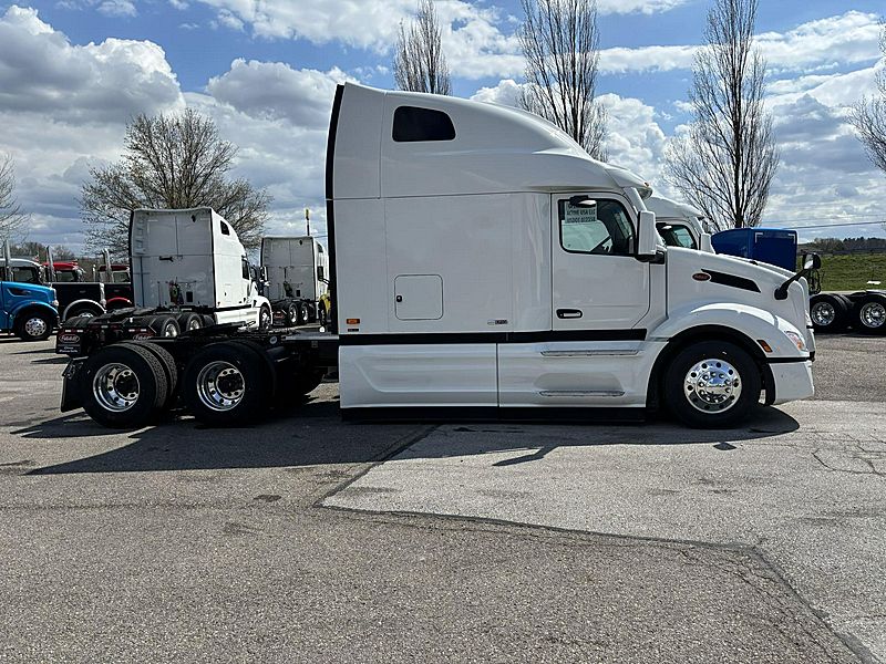 2027 Peterbilt 579