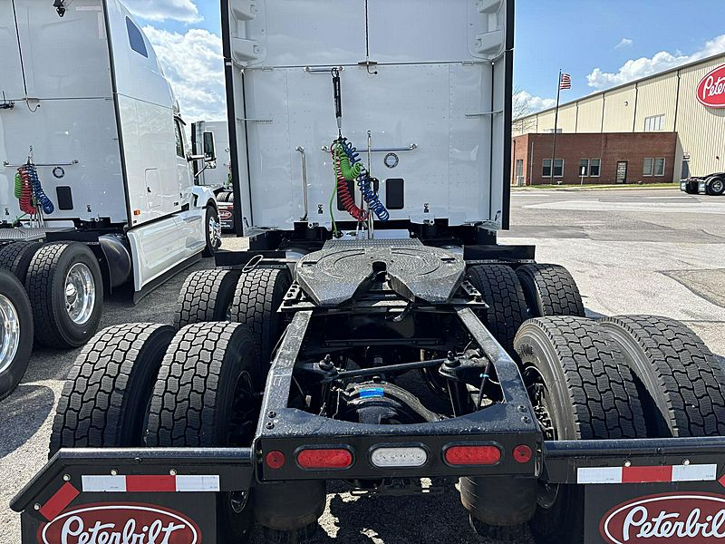 2027 Peterbilt 579