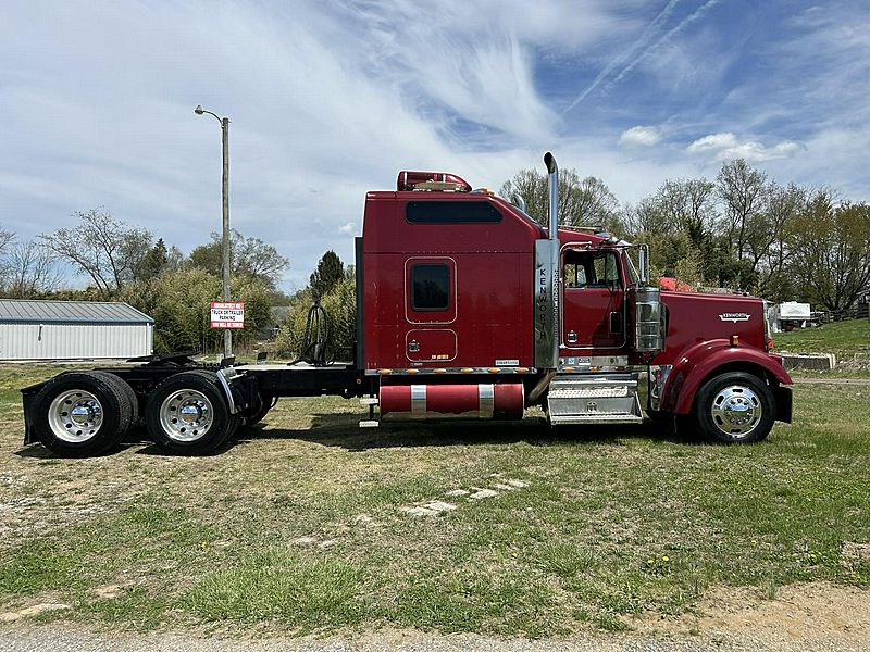 2004 Kenworth W900