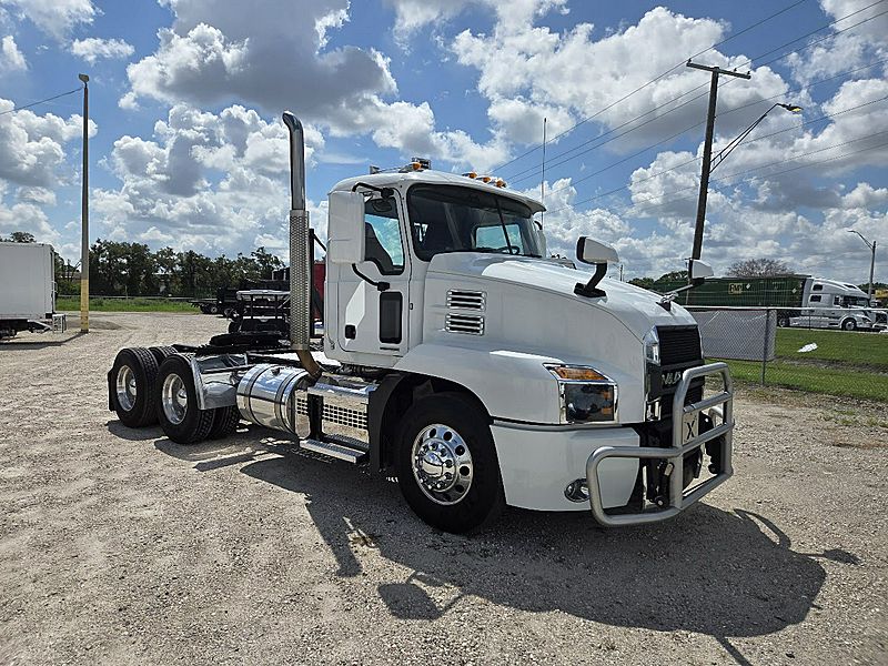 2022 Mack AN64T