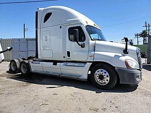 2010 Freightliner Cascadia 125 - Sleeper Truck