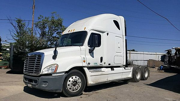 2010 Freightliner CA125 - Sleeper Truck