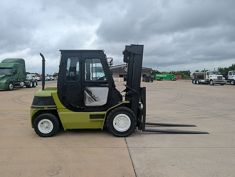 2011 Clark CMP40D