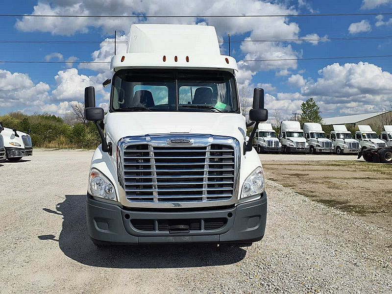 2020 Freightliner CASCADIA 113