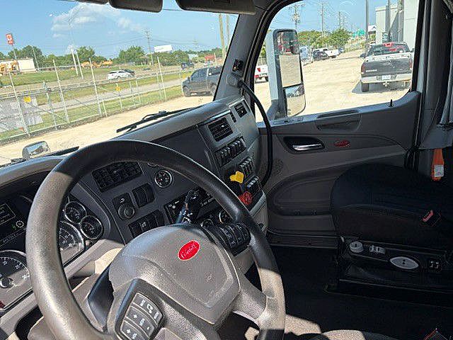 2021 Peterbilt 579