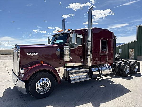 2022 Kenworth W900B - Sleeper Truck