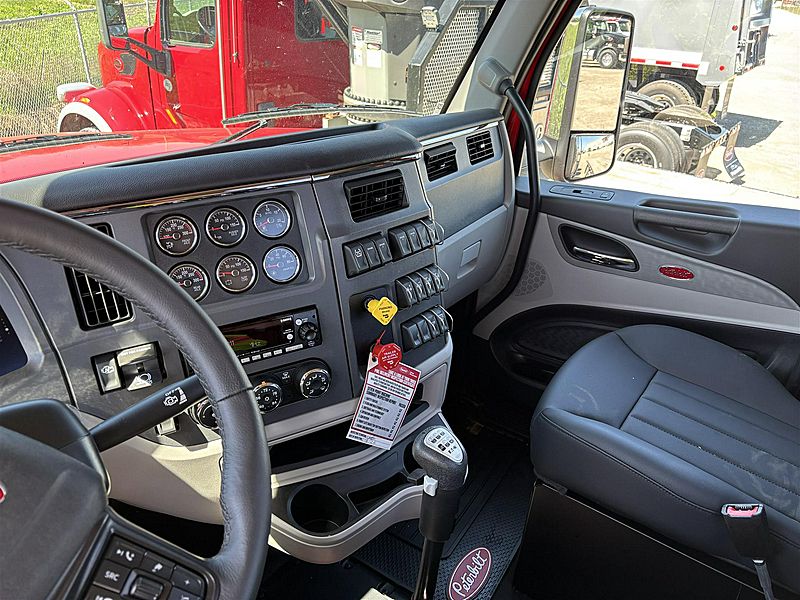 2027 Peterbilt 567