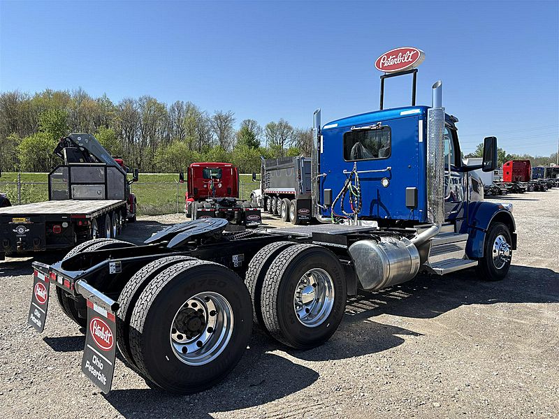 2027 Peterbilt 567
