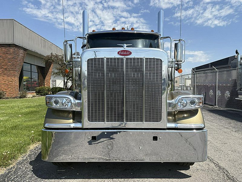 2027 Peterbilt 589
