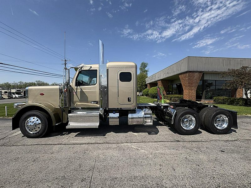 2027 Peterbilt 589
