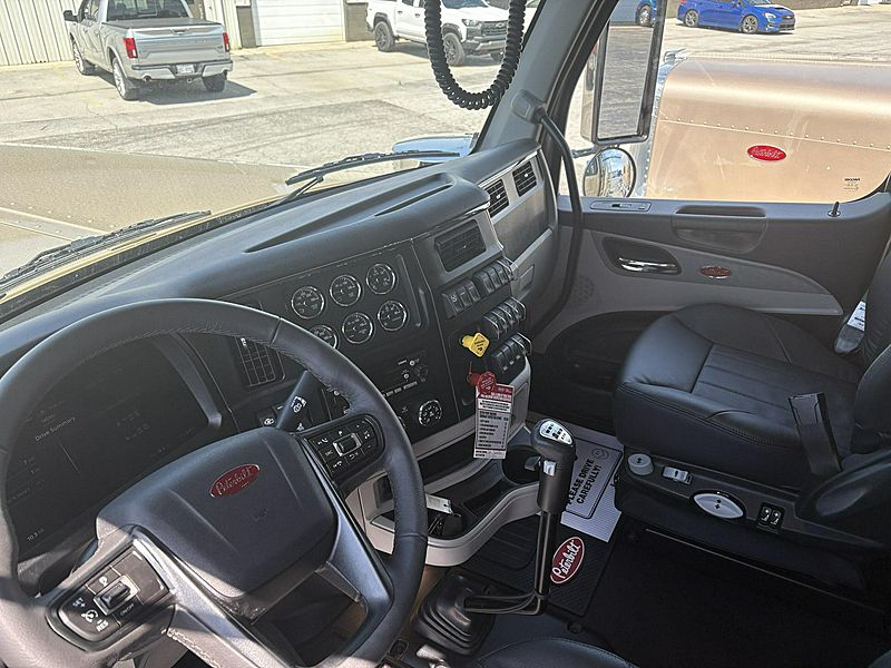 2027 Peterbilt 589