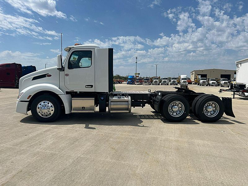2027 Peterbilt 579