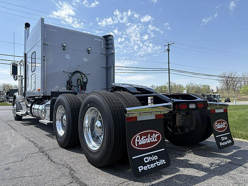 2027 Peterbilt 589