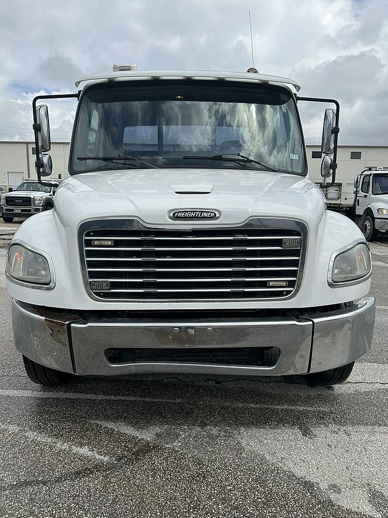 2017 Freightliner M2 106
