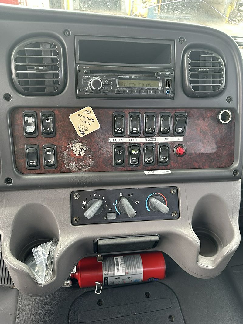 2017 Freightliner M2 106