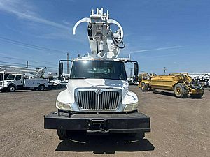 2006 International MA025 - Bucket Truck