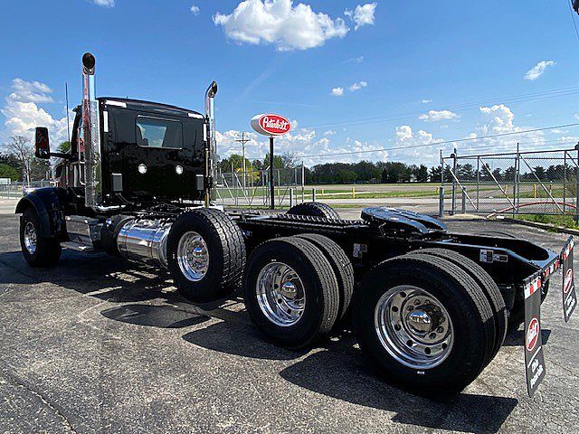 2027 Peterbilt 567