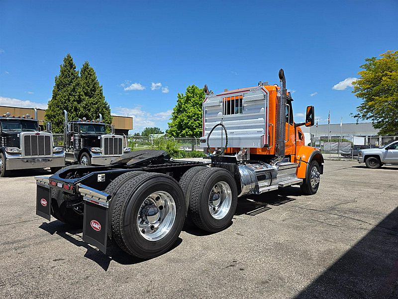 2024 Peterbilt 567
