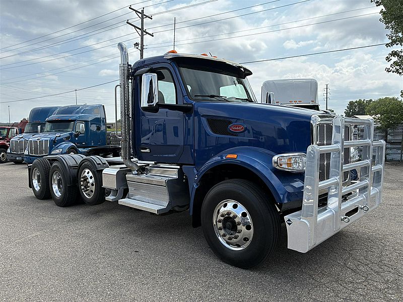 2023 Peterbilt 567