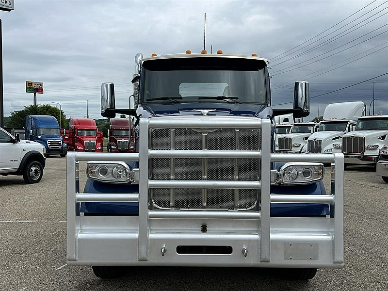 2023 Peterbilt 567